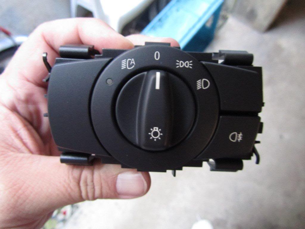 Name:  euro AHL xenon 135i  headlight switch eu  IMG_3970.jpg
Views: 97018
Size:  65.8 KB