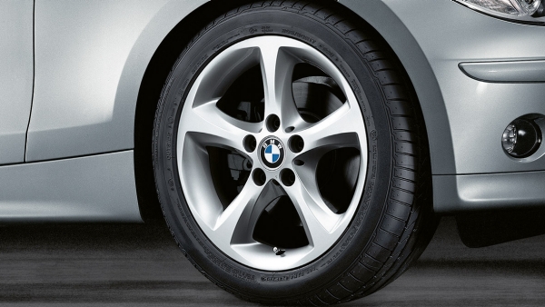 Name:  e81-e82-e87-e88_Light-alloy-Wheels_Star-spoke_256_p.jpg.resource.1347453537363.type2.jpg
Views: 3197
Size:  149.0 KB