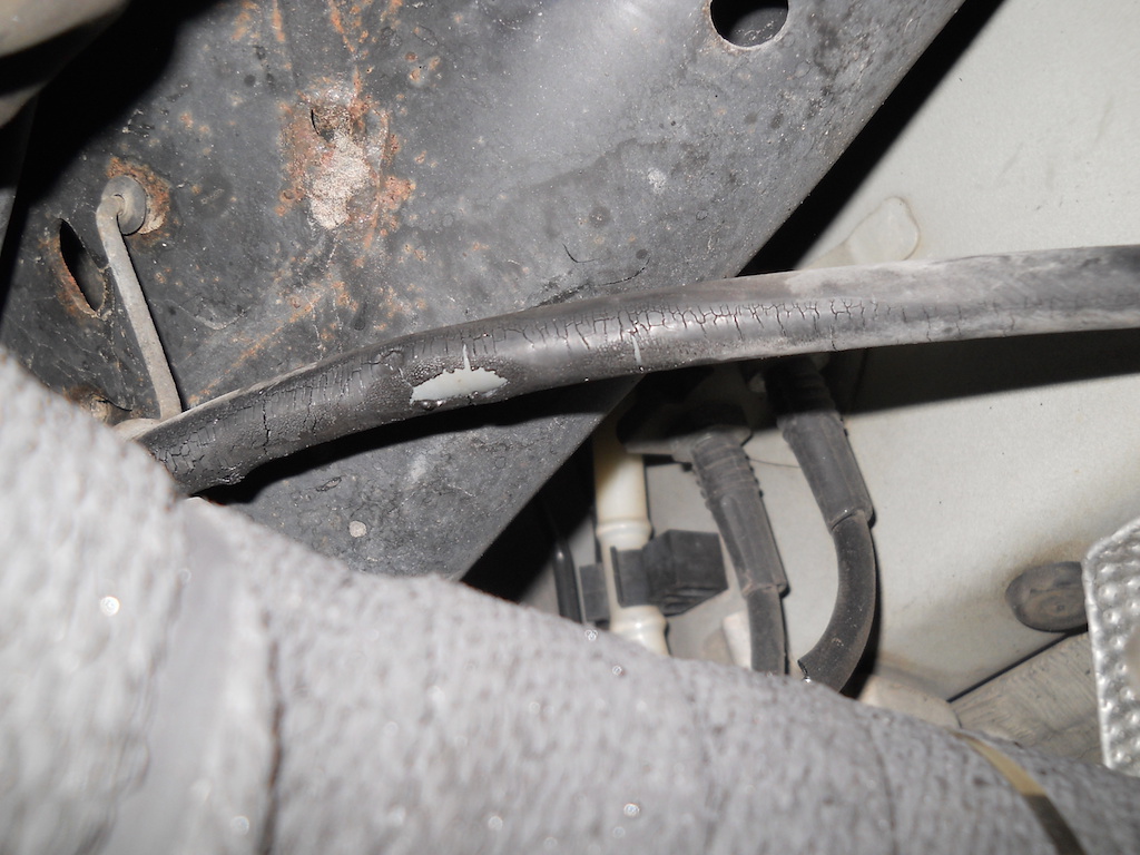 Name:  4 Heat Damage Parking Brake Cable.JPG
Views: 997
Size:  259.4 KB
