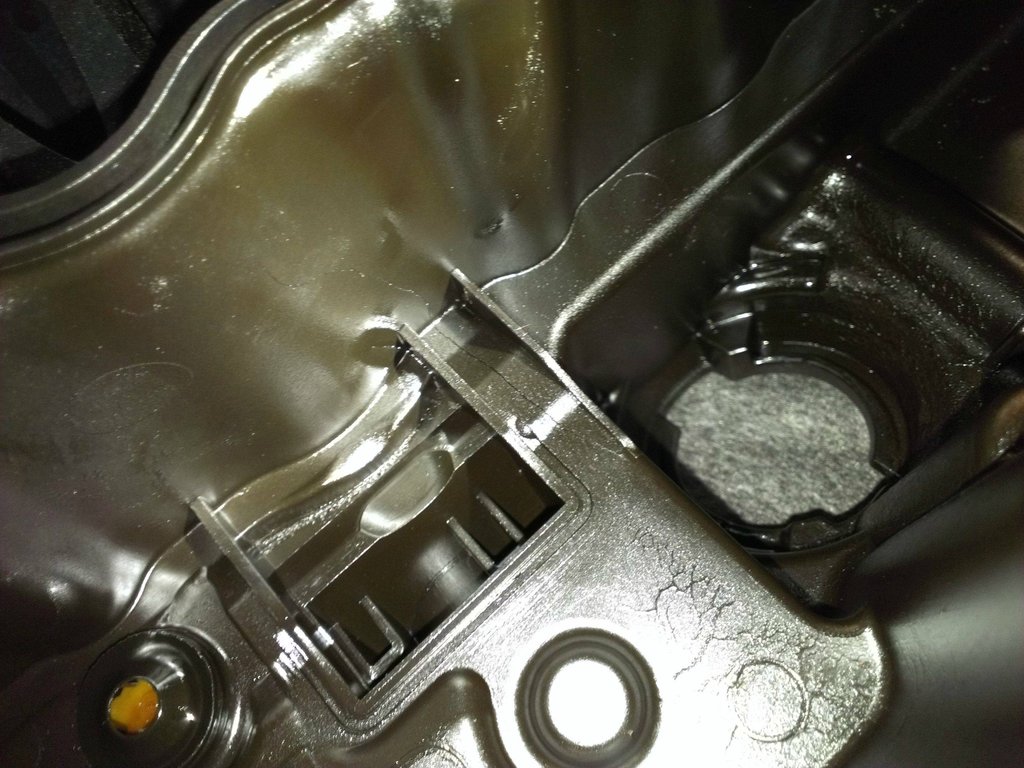 Name:  valve cover cracked and leaking oilI800tLah.jpg
Views: 663
Size:  144.2 KB