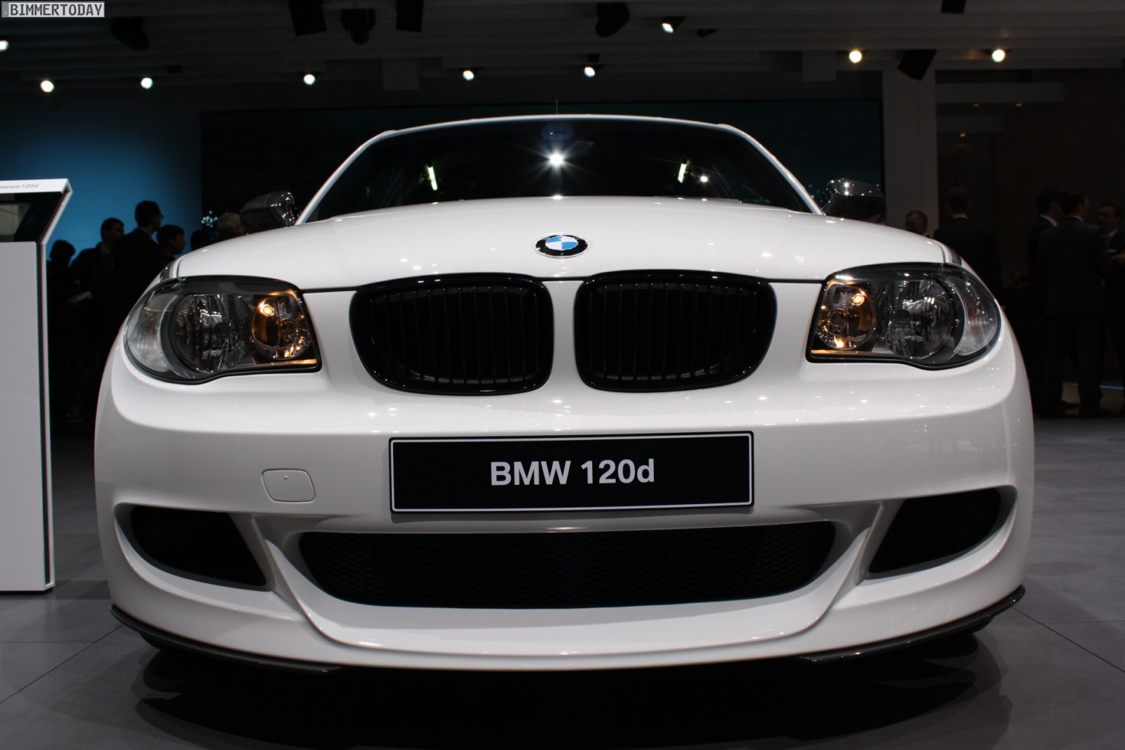 Name:  Performance Aero bumper  BMW-Performance-120d-E81-Genf-2011-02.jpg
Views: 6784
Size:  196.5 KB