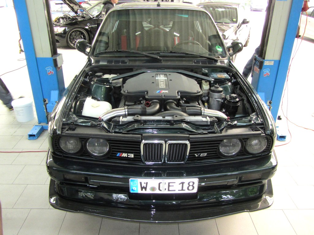 Name:  e30 with M5.jpg
Views: 412
Size:  208.5 KB