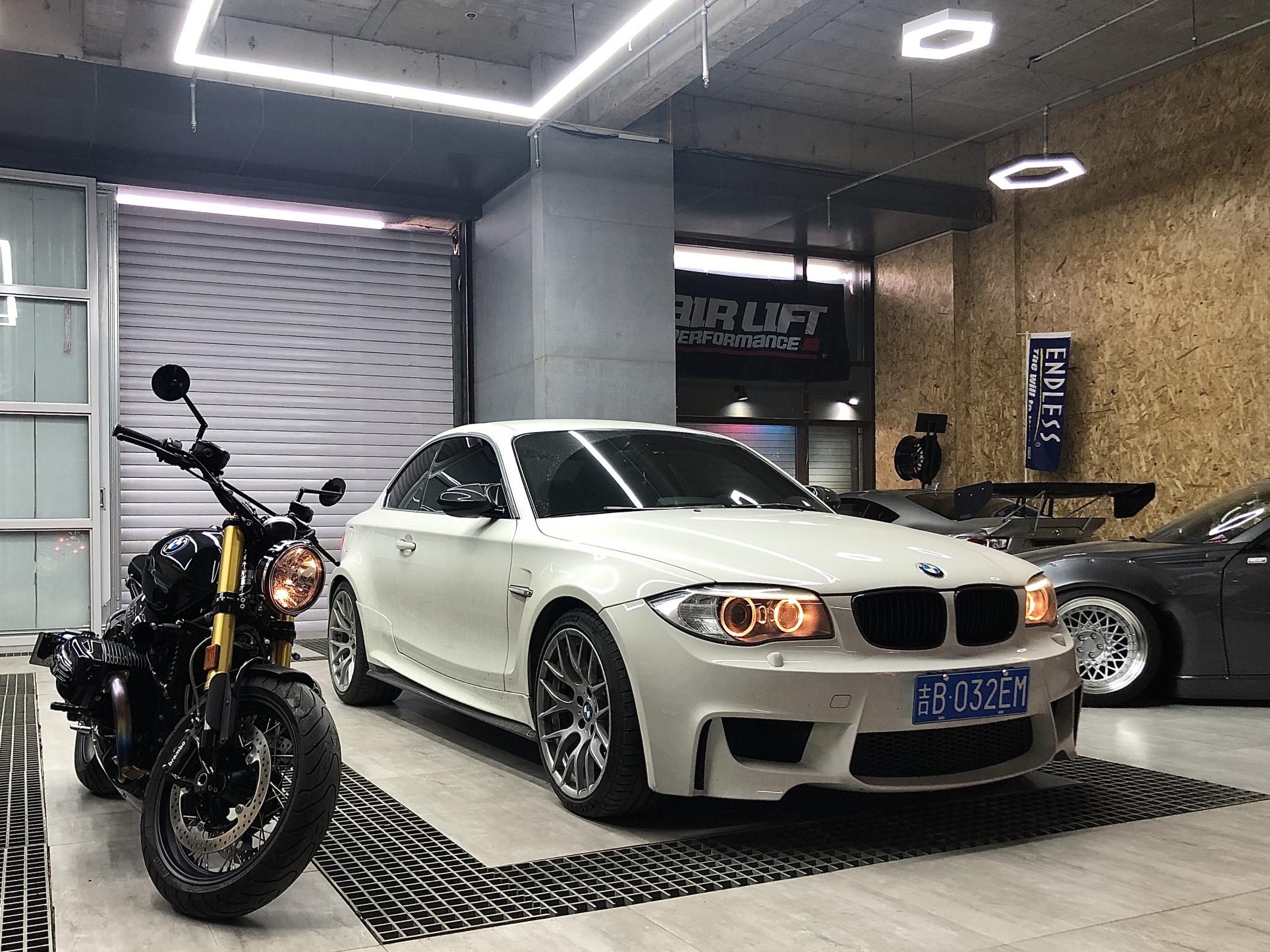 Name:  bmw1m-7.jpg
Views: 597
Size:  523.2 KB